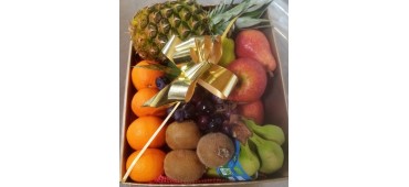 Gift Wrapped Fruit Box (35 euro)